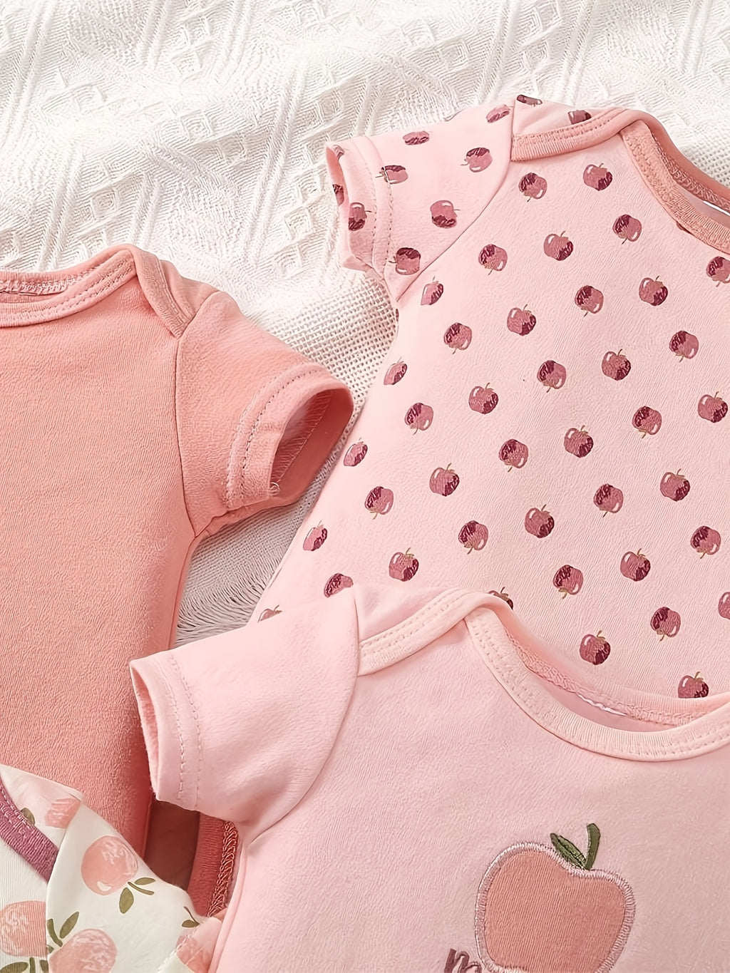 Kit Body Bebê Apple Orchard – 4 Peças em Algodão com Estampa de Maçã