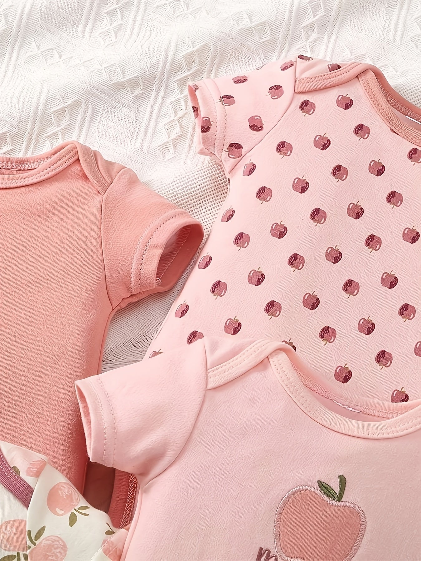 Kit Body Bebê Apple Orchard – 4 Peças em Algodão com Estampa de Maçã