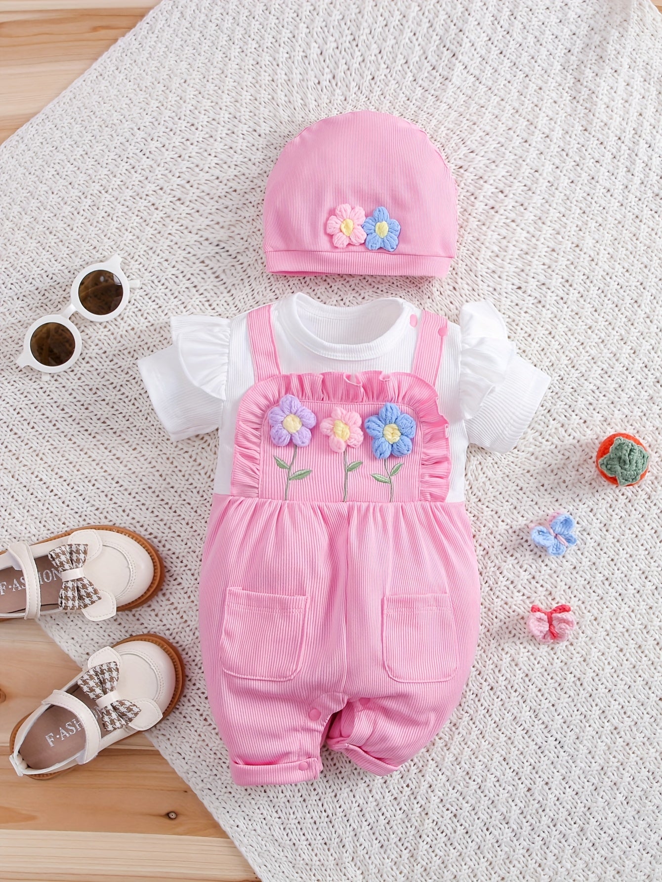 Conjunto Bebê Blossom – Body Floral de Manga Curta com Chapéu