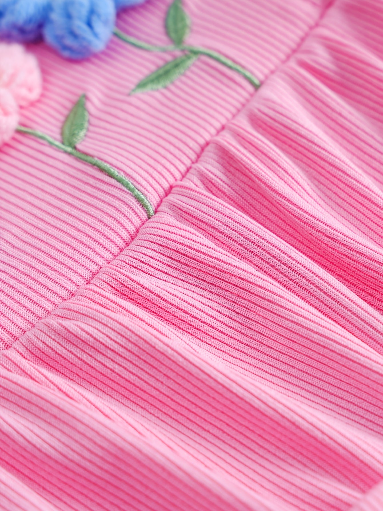 Conjunto Bebê Blossom – Body Floral de Manga Curta com Chapéu