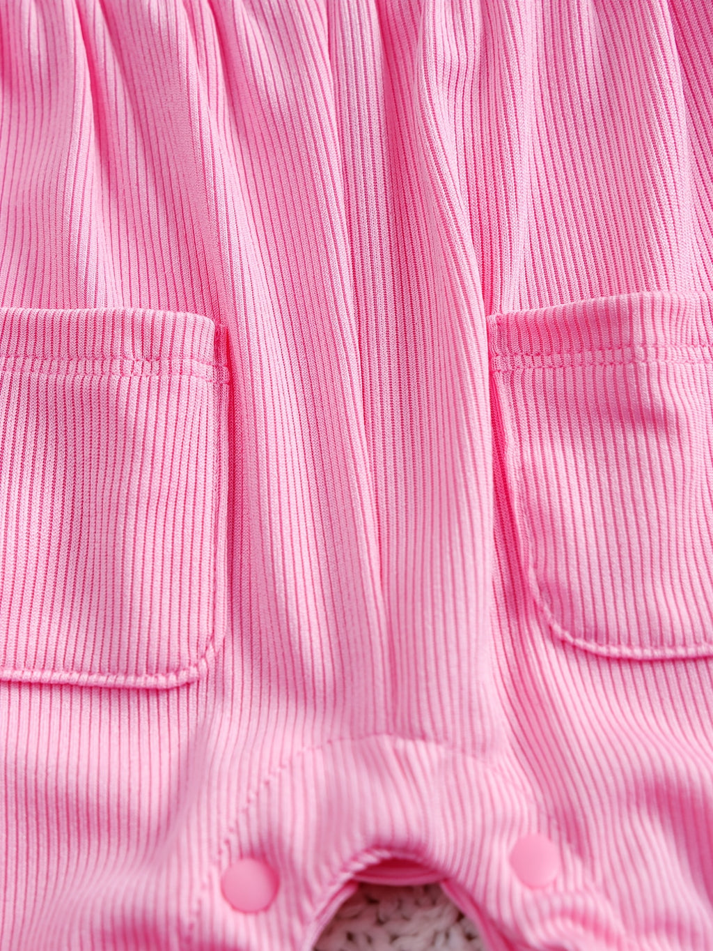 Conjunto Bebê Blossom – Body Floral de Manga Curta com Chapéu