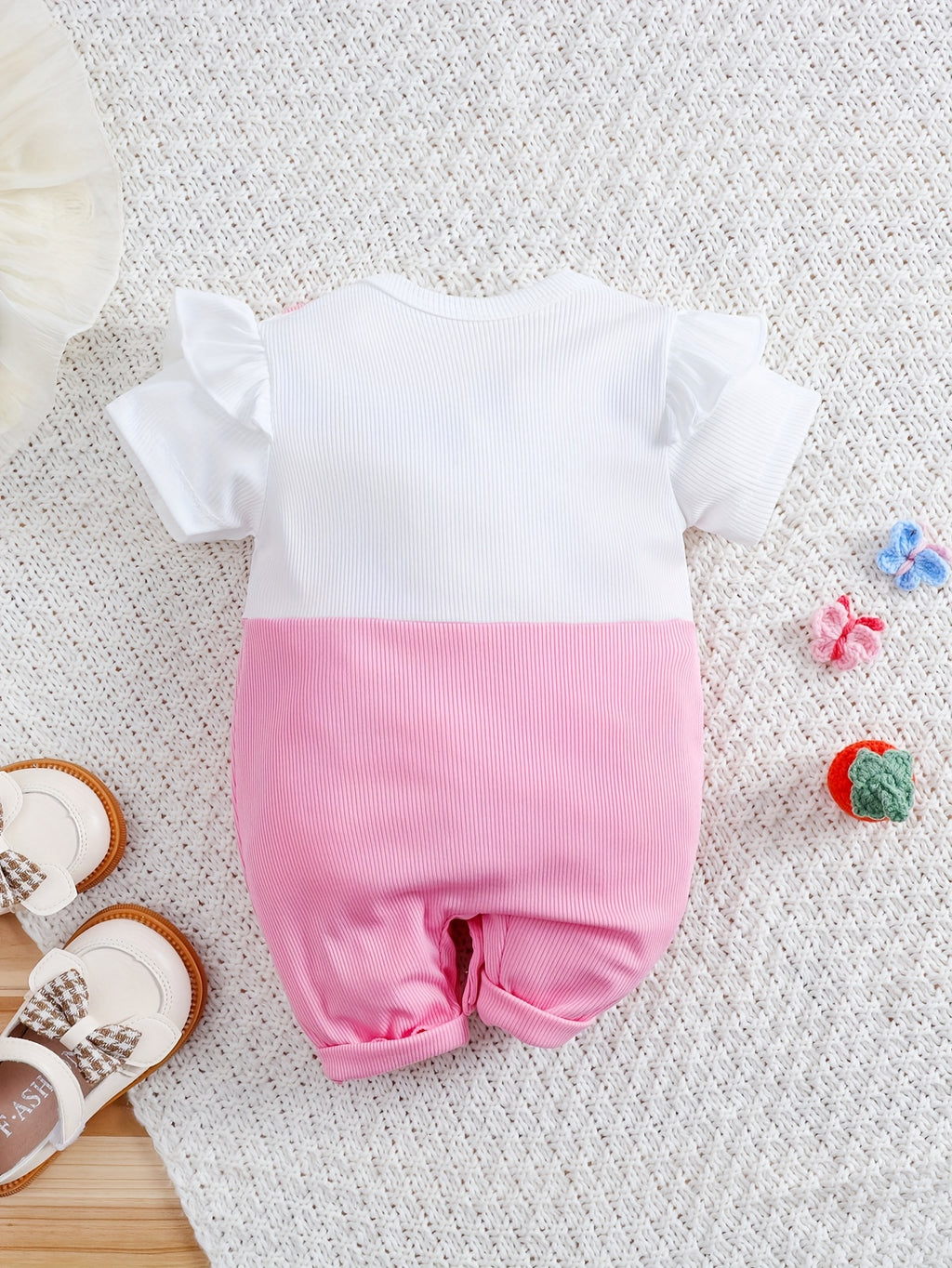 Conjunto Bebê Blossom – Body Floral de Manga Curta com Chapéu