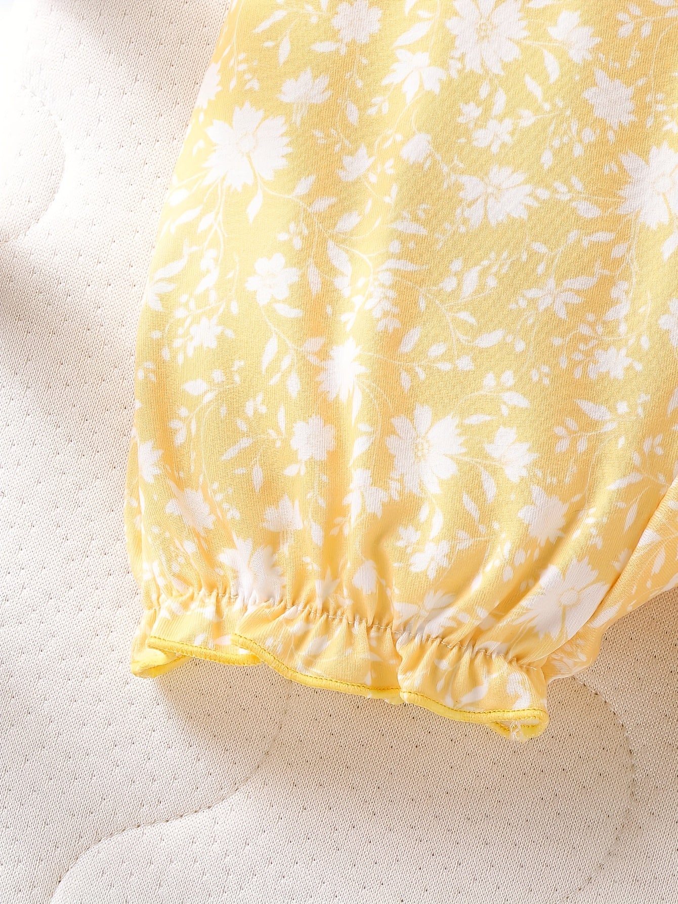 Conjunto Cami Floral – Blusa Regata com Laço de Cabelo